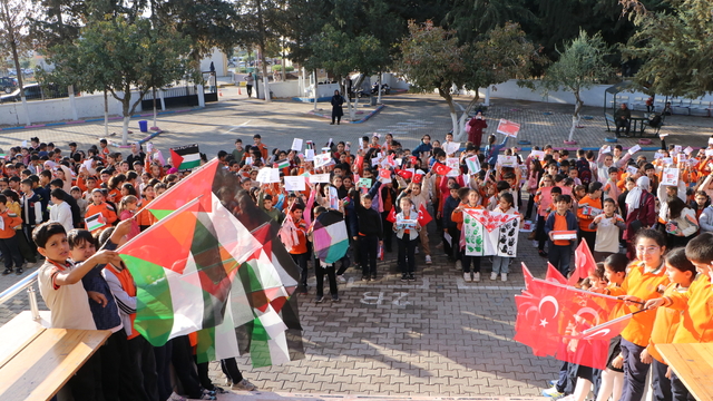 Kilisli öğrenciler, Gazze'deki çocuklara kumbaralarındaki harçlıkları bağışladı