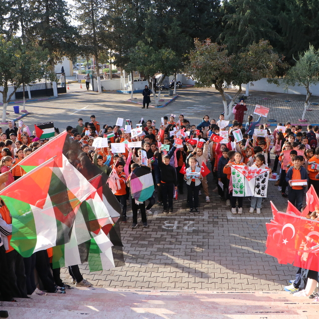 Kilisli öğrenciler, Gazze'deki çocuklara kumbaralarındaki harçlıkları bağış...