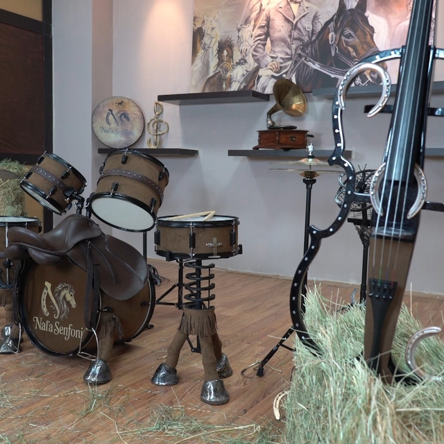 Elazığ'da geri dönüşüm malzemeleriyle yapılan enstrümanlar Ankara'daki kons...