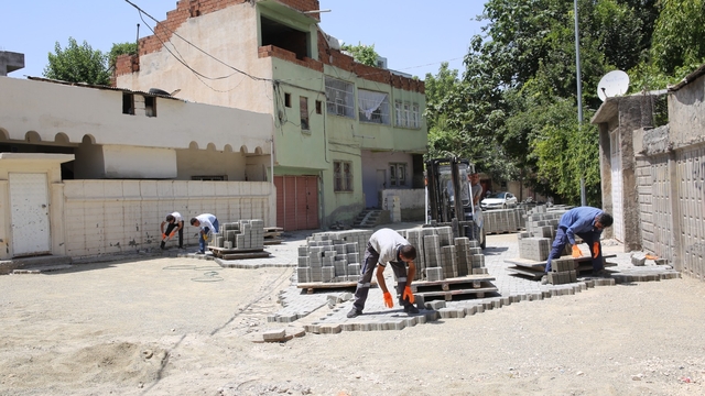 Batman'da 3 yılda 874 bin metrekare kilitli parke taşı döşendi