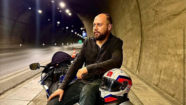 Toprak yığınına çarpıp kanala savrulan motosikletin sürücüsü öldü