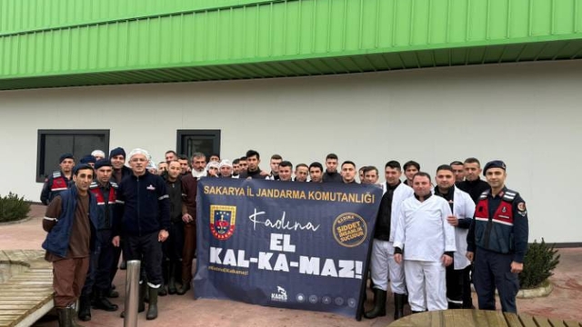 Sakarya'da jandarma, fabrika çalışanlarına kadına şiddet ve uyuşturucuyla mücadele eğitimi verdi