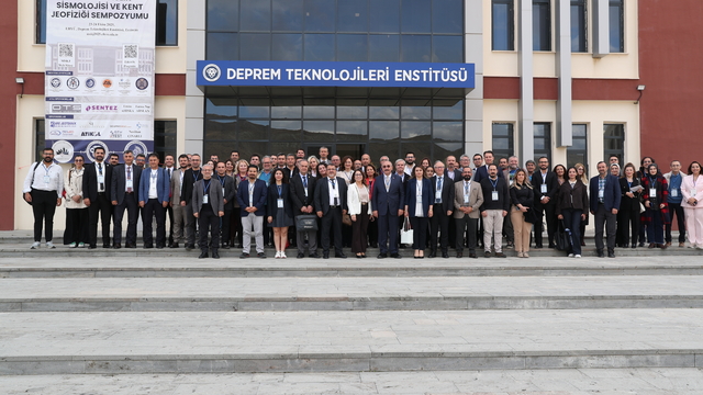 Erzincan'da "Mühendislik Sismolojisi ve Kent Jeofiziği Sempozyumu" başladı