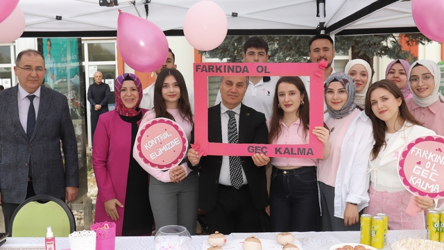 TOGÜ'de "Pembe Ayna" ile meme kanseri farkındalık etkinliği düzenledi