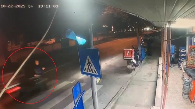 Motosikletin çarptığı yayanın yanından geçip yola devam ettiler