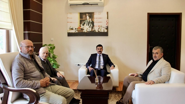 Hamamözü Belediye Başkanı Demir, Kaymakam Arslan'ı ziyaret etti