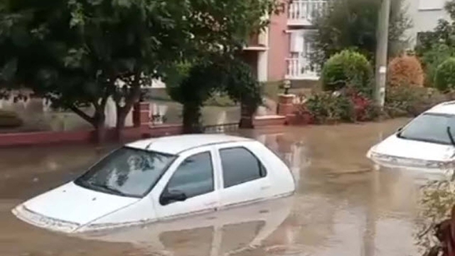 İzmir'de sağanak etkili oldu (3)