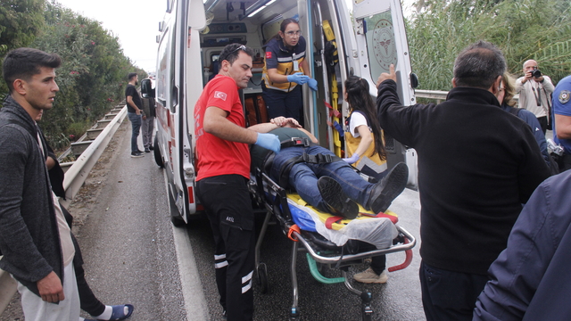 Serik'te 4 aracın karıştığı kazada 2 turist yaralandı