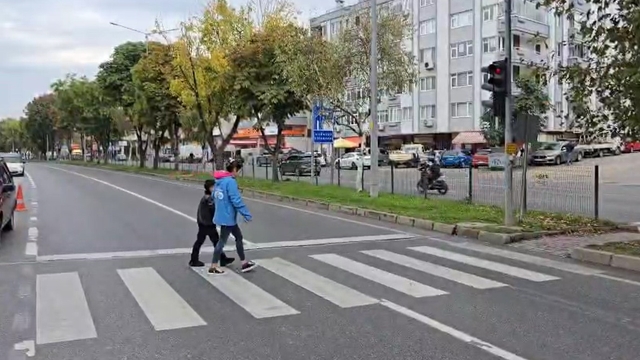 Motosikletin çarptığı yayanın yanından geçip yola devam ettiler (2)