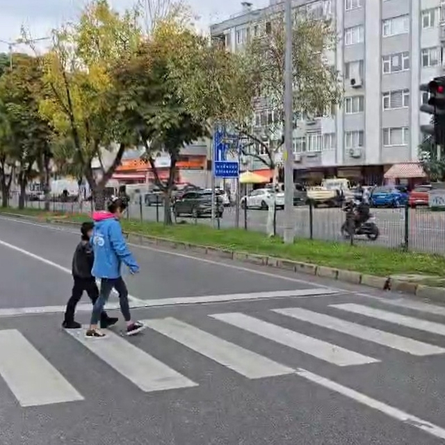 Motosikletin çarptığı yayanın yanından geçip yola devam ettiler (2)