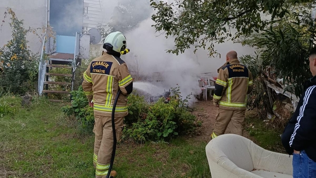 Çınarcık'ta şarjdaki elektrikli motosiklet yandı