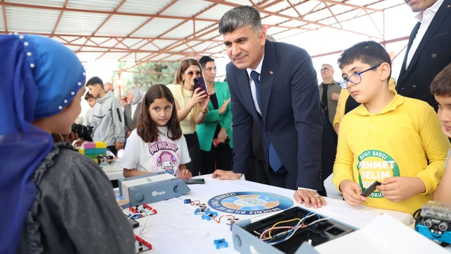 Akdeniz Kaymakamı ve Belediye Başkan Vekili Şener öğrencilerle buluştu