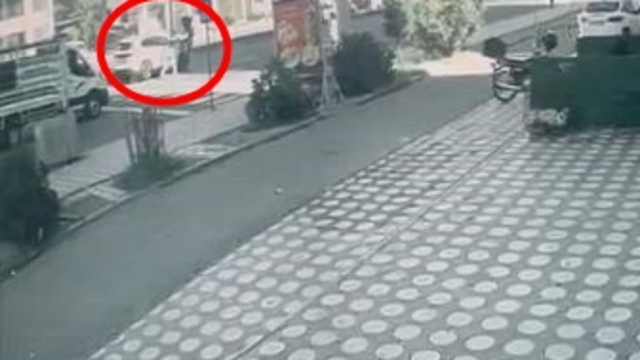 Yaya geçidinde cipin çarptığı 2 kişi yaralandı