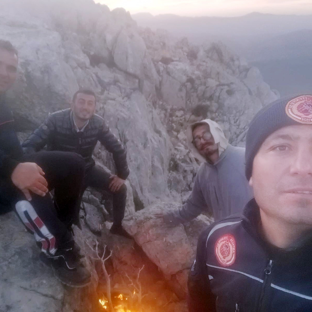 İnceleme için çıktıkları dağda kaybolan 2 mühendis, bulunup askeri helikopt...