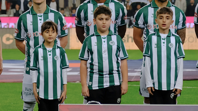 Konyaspor, kazada ölen Mevlüt öğretmenin çocuklarına verdiği sözü yerine getirdi