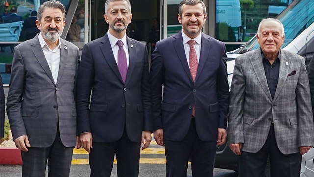 KARDEMİR'den Karabük Belediyesi ve Türk Kızılaya araç desteği