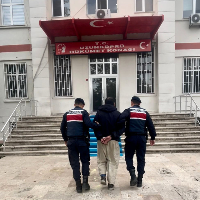 12 yıl hapis cezasıyla aranan firari hükümlüyü parmak izi yakalattı