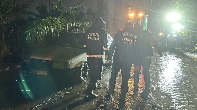 Aydın'da sağanak nedeniyle trafikte aksama yaşandı