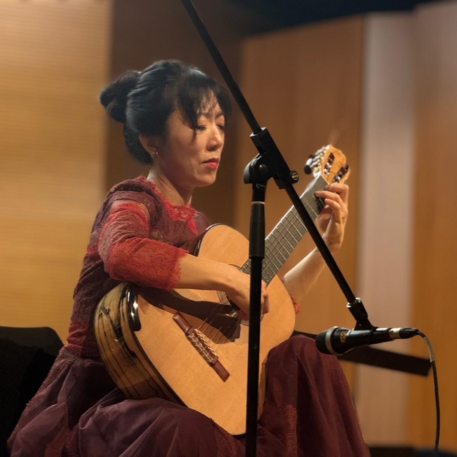 Bursa'da Çinli gitarist Xuefei Yang konser verdi
