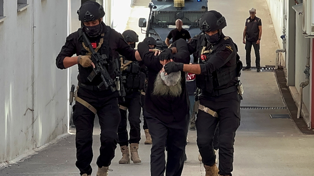 Adana'da terör örgütü DEAŞ'a yönelik operasyonda yakalanan 6 zanlı tutuklandı