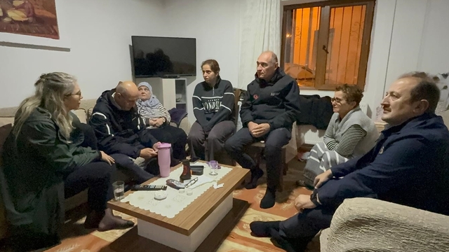 AK Parti İzmir Milletvekili Çankırı'dan Foça'da selde kaybolan kişinin ailesine ziyaret
