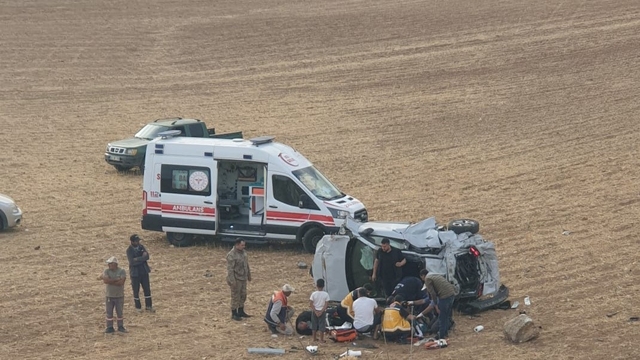 Diyarbakır'da otomobil şarampole yuvarlandı: 1 ölü, 3 ağır yaralı