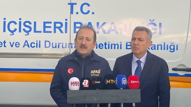 Foça'da selde kaybolan kişiyi arama çalışmaları 2'nci gününde (2)