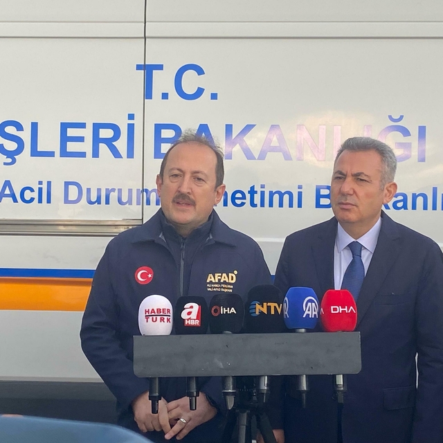 Foça'da selde kaybolan kişiyi arama çalışmaları 2'nci gününde (2)