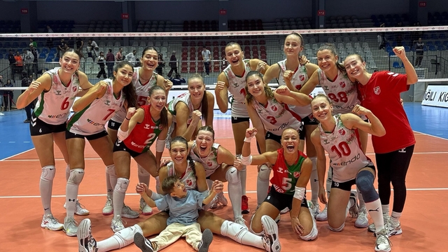 Voleybolda lider Karşıyaka deplasmanda
