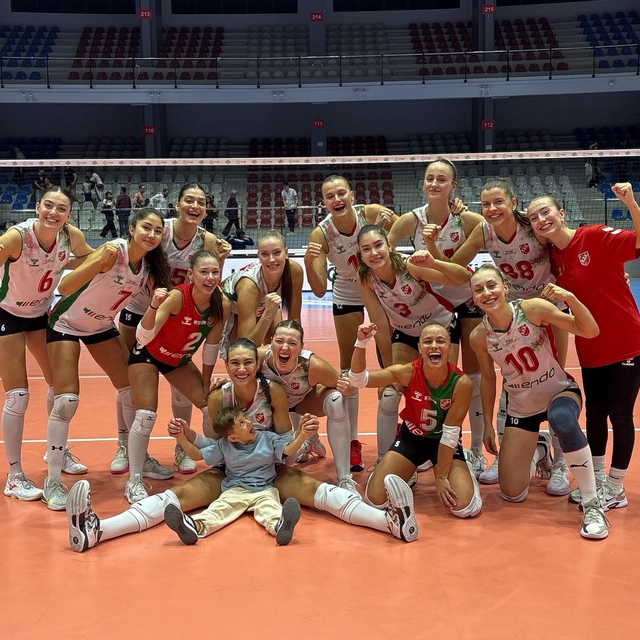 Voleybolda lider Karşıyaka deplasmanda