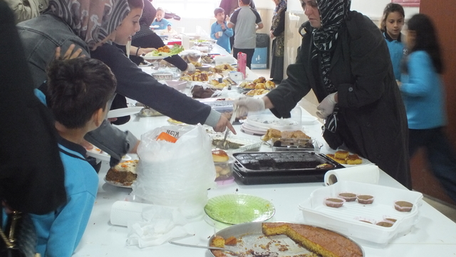 Ulaş'ta öğrenciler Gazze'ye destek kermesi düzenledi