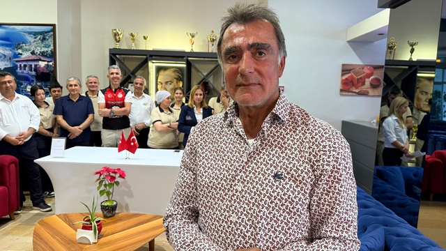 Manavgatlı turizmci sigarayı bırakan ya da içmeyen personelini ödüllendiriyor