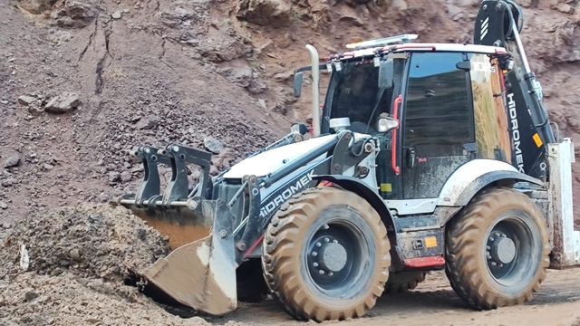 Batman'da heyelanlar nedeniyle kapanan 55 yoldan 23'ü açıldı