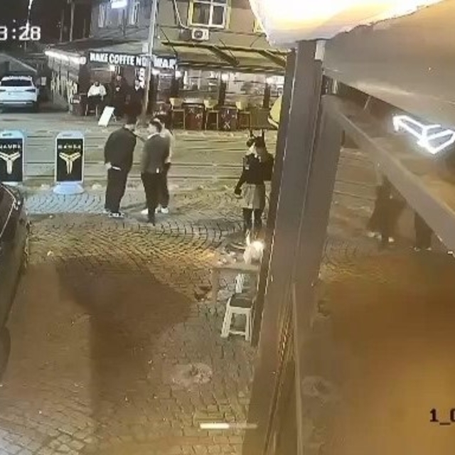 2 kişinin yaralandığı, eğlence mekanına silahlı saldırı kamerada