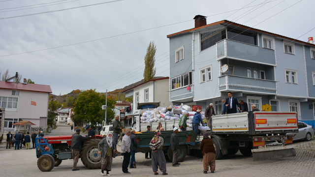 Tokat'ta yapılan kışlıklar İstanbul'daki gurbetçilere gönderildi