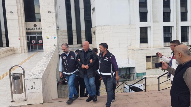 Balıkesir'de 3 kişiyi öldüren cezaevi firarisinin çalıştığı emlak satış ofisinin ortaklarına gözaltı