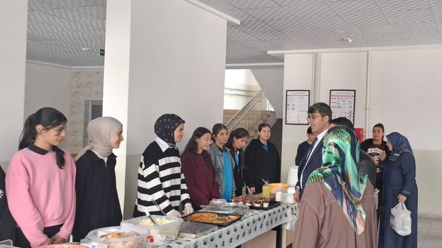 Keban'daki okullardan Gazze'ye destek kermesi