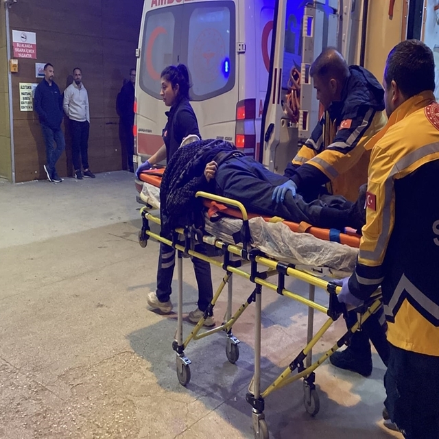 Özel halk otobüsünün çarptığı yayanın 4 kez duran kalbi çalıştırıldı