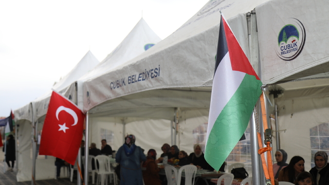 Çubuk Belediye Başkanı Demirbaş, Filistinli ailelerle bir araya geldi