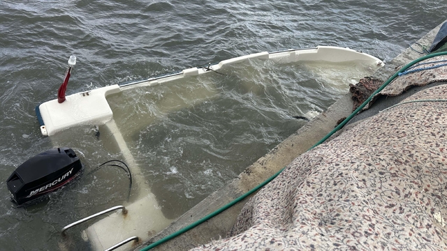 Edremit Körfezi'nde lodos fırtınası nedeniyle bazı küçük balıkçı tekneleri battı