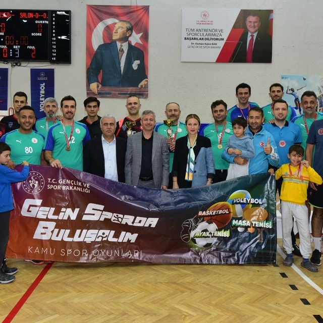 Osmaniye'de kurumlar arası voleybol turnuvası yapıldı