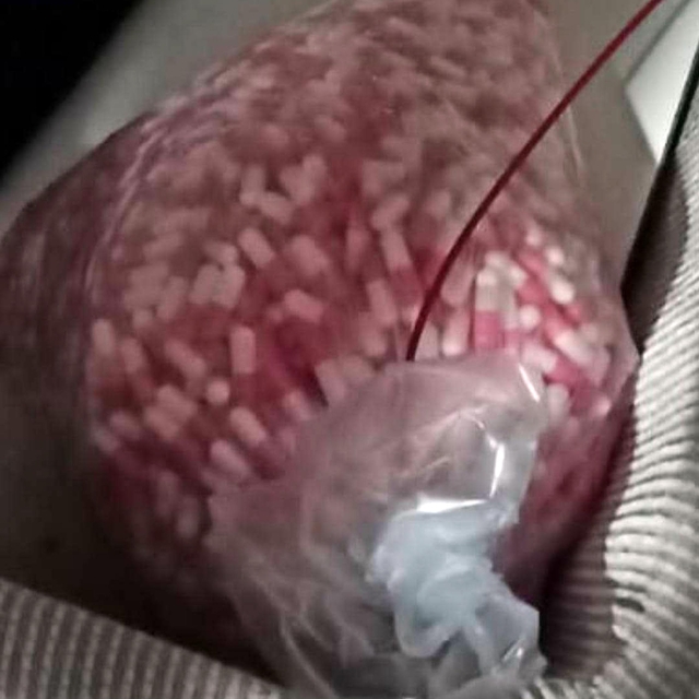 Çalıştığı ilaç fabrikasından çaldığı ham madde ile evinde uyuşturucu hap ür...