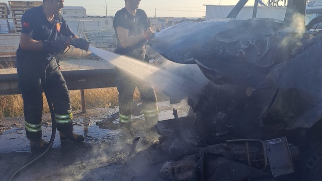 Adana'da işçi servisinin çarptığı motosikletli öldü