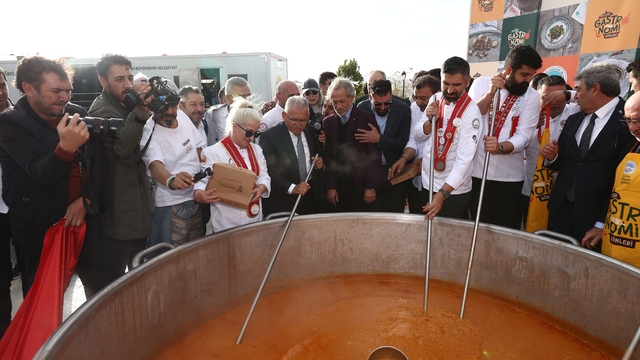 Kayseri'de 1 ton pastırmalı kuru fasulye ikramı