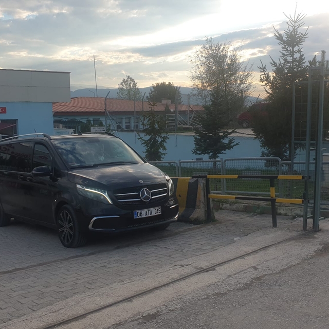 CHP lideri Özel, İBB Medya A.Ş. Başkanı Türker'i cezaevinde ziyaret etti