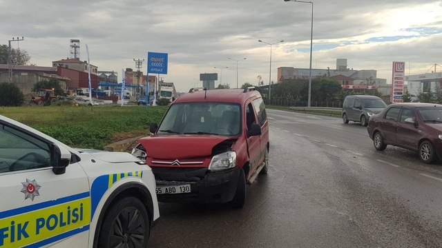 Samsun'da refüje çıkan hafif ticari aracın sürücüsü yaralandı