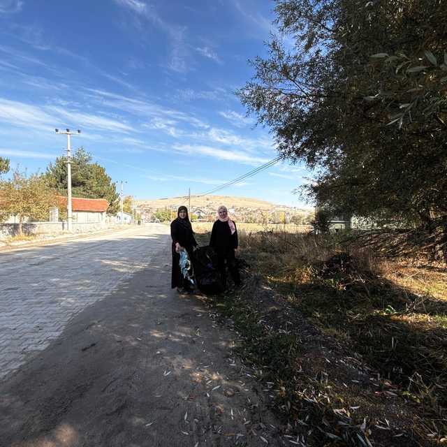 Kalfat beldesinde "Evinin önünü süpür, beldeni temiz tut" kampanyası başlat...