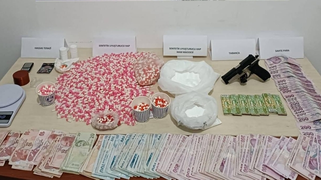 Tekirdağ'da evinde uyuşturucu hap  ele geçirilen 4 zanlı tutuklandı