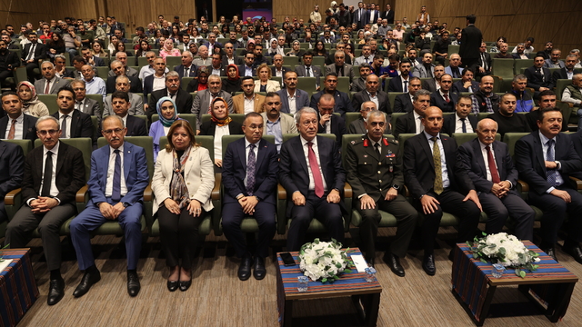 TBMM Milli Savunma Komisyonu Başkanı Hulusi Akar, Gaziantep'te ziyaretlerde bulundu