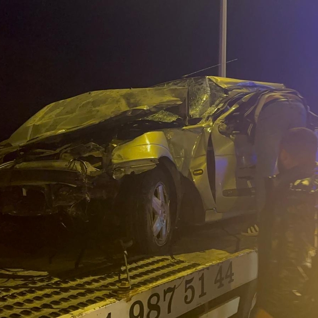 Bolu Dağı Tüneli çıkışında otomobil bariyerlere çarptı: 1'i ağır 3 yaralı